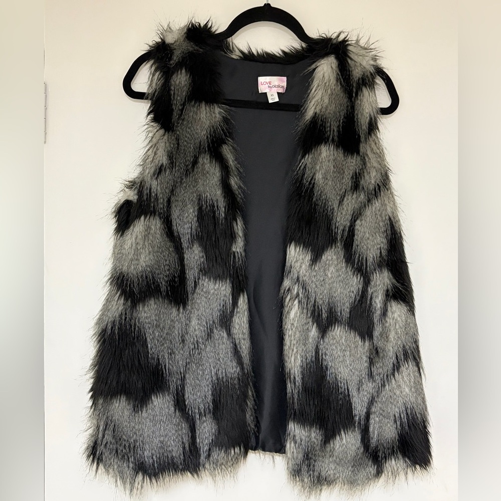 Love by Design Women’s Black/White/Gray Faux Fur Open Vest Size XS